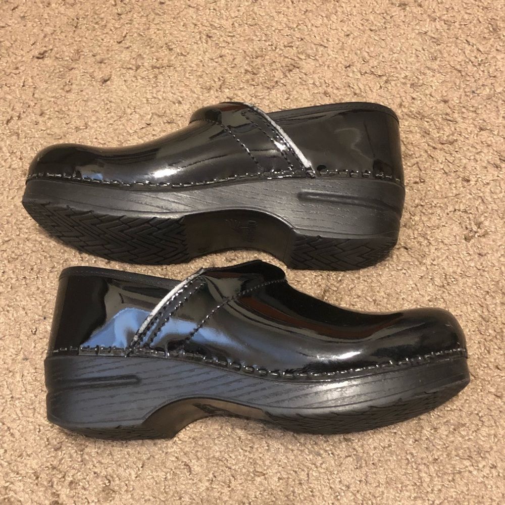 Dansko Black Patent Leather Clogs Shoes EU Size 38 Women's US 7.5 Shiny
